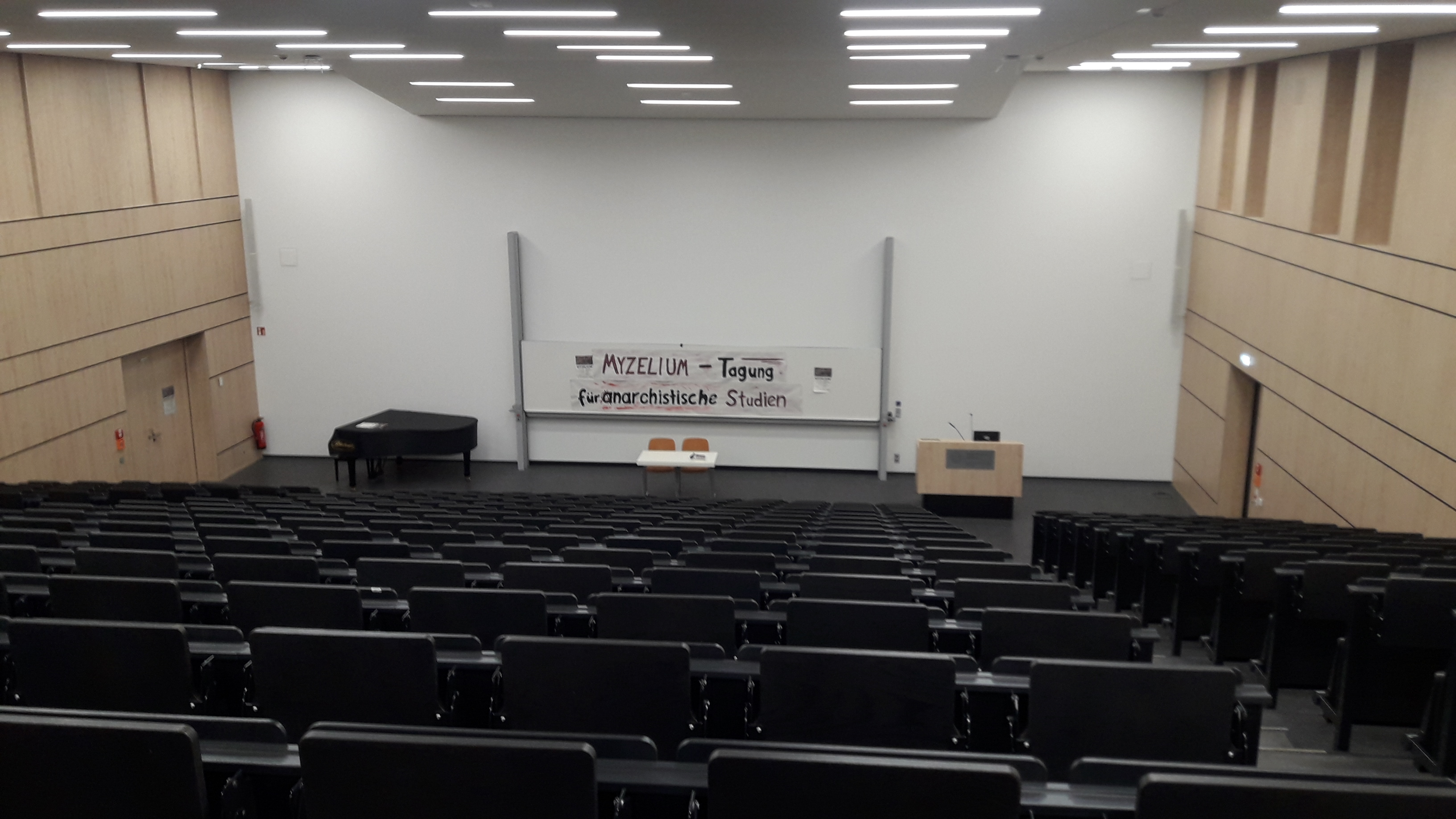 H%C3%B6rsaal%20Uni%20Leipzig H%C3%B6rsaal%20Uni%20Leipzig